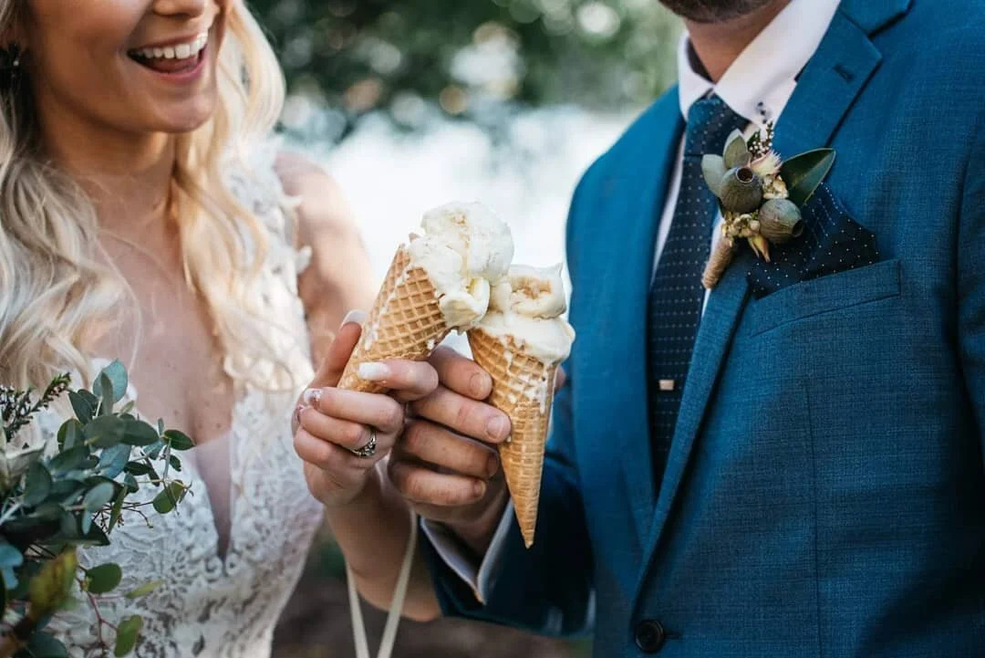 Wedding couple with ice creams